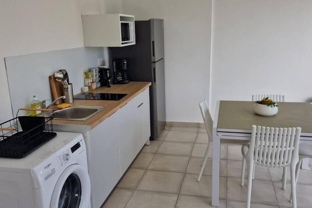 Joli T2 En Bas De Villa Vue Jardin Et Mer Vieux-Habitants Eksteriør billede